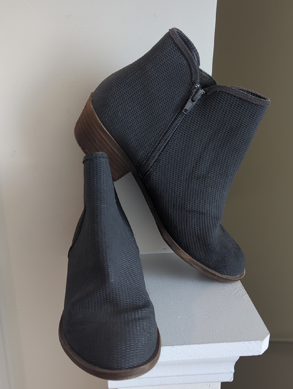 Kensie Black Textured Ankle Booties